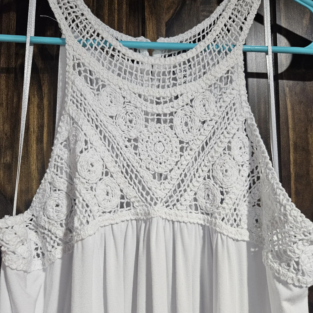 Elegant White Lace Tank Top - Picture 1 of 5
